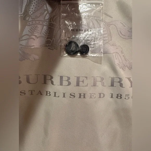 Burberry Milbury Navy Full Suit- 2 Piece. EU: 50R. Good Condition. - Picture 14 of 14